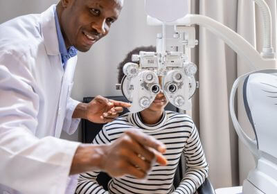 Ophthalmologist performing a vision test in Polokwane/Tshwane.