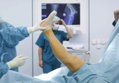 Orthopaedic surgeon conducting a knee examination in Polokwane/Tshwane.